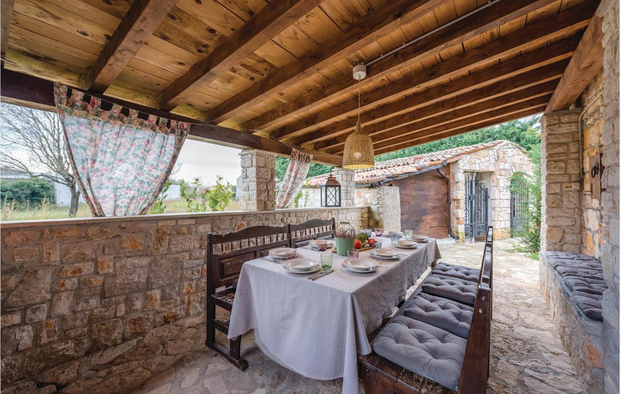 Nice Home In Bale With House A Panoramic View Εξωτερικό φωτογραφία